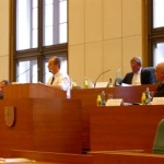 Stadtrat Gunter Müller spricht in Anwesenheit von Staatsminister Thomas Jurk in der Sonder-Ratsversammlung zum Thema Beschäftigungspolitik