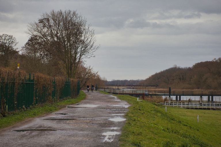 Schlammiger Radweg