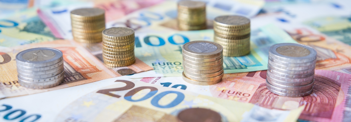 Münzen und Geldscheine, Euro, Finanzen, Haushalt