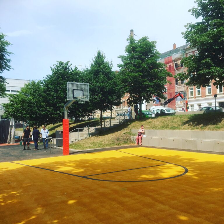 Beleuchtung für die öffentlichen Sport- und Freiflächen an der Krakauer Straße (Gemeinsamer Antrag mit Fraktion Die Linke)